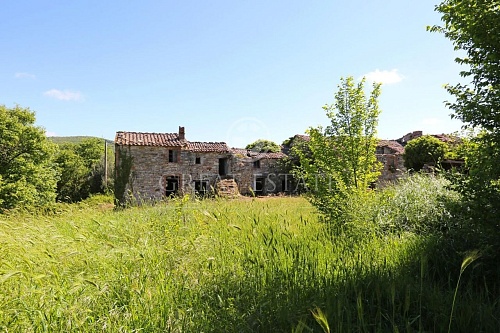 Дом в Монтегаббьоне, Италия, 1 400 м2 фото 1