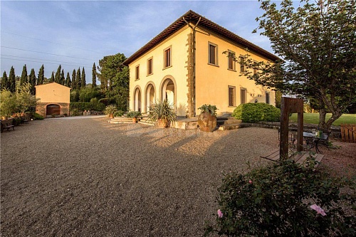 Вилла в Винчи, Италия, 630 м2 фото 1