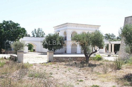 Вилла в Лечче, Италия, 400 м2 фото 1