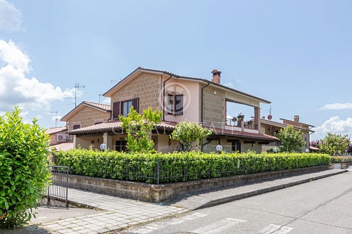 Вилла в Фабро, Италия, 211.9 м2 фото 1