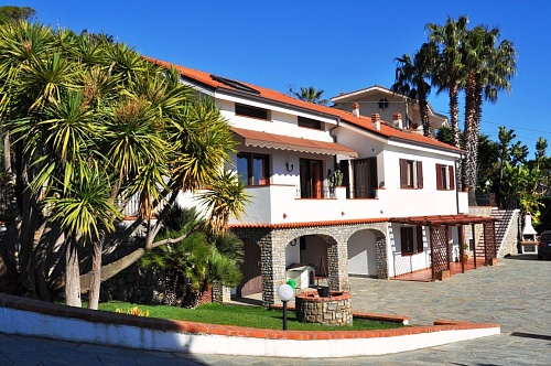 Вилла в Сан-Ремо, Италия, 300 м2 фото 1