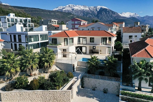 Вилла в Тивате, Черногория, 290 м2 фото 1