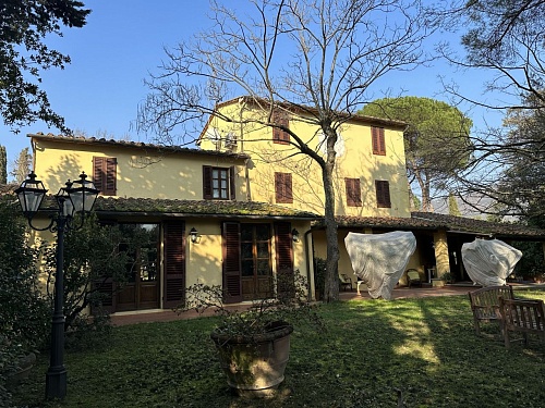 Дом в Монтекатини-Терме, Италия, 800 м2 фото 1