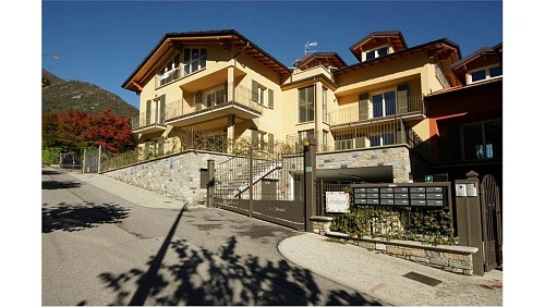 Квартира у озера Комо, Италия, 100 м2 фото 1