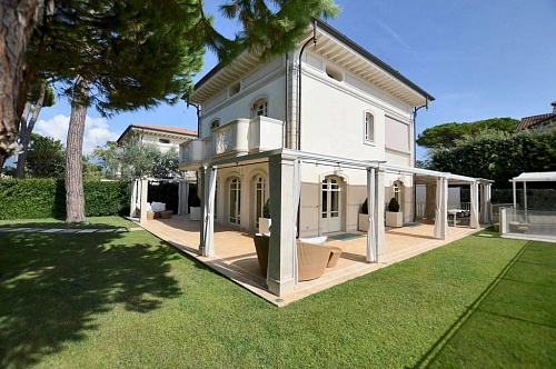 Вилла в Форте деи Марми, Италия, 372 м2 фото 1