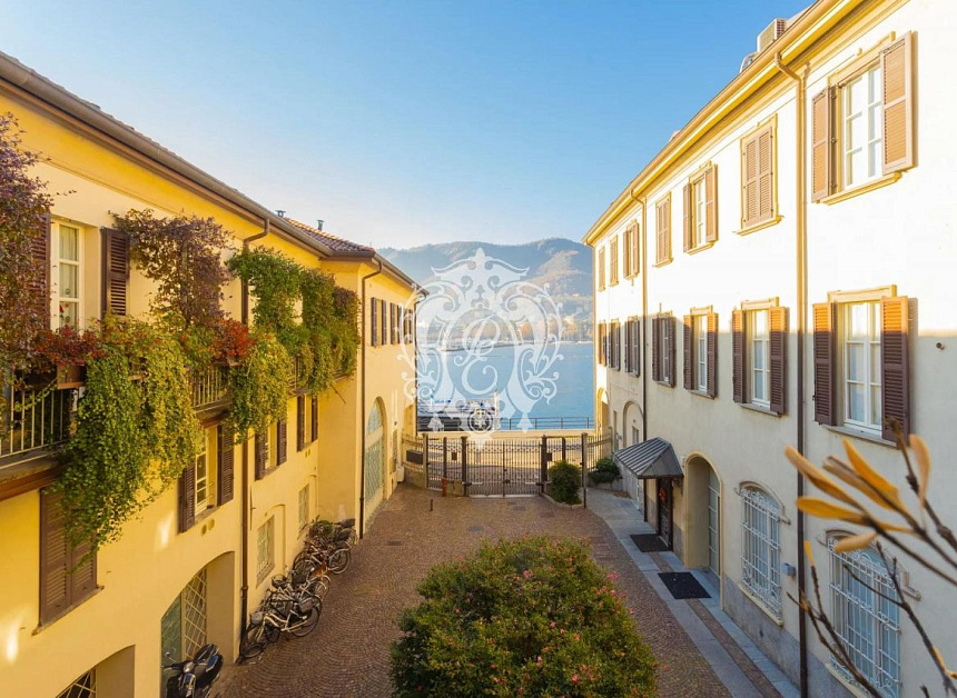 Квартира в Комо, Италия, 200 м2