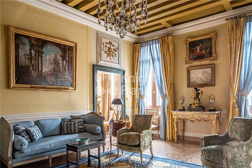 Особняк в Венеции, Италия, 740 м2 фото 1